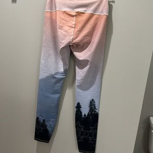 Colorado Threads leggings. Like new. Size Large.